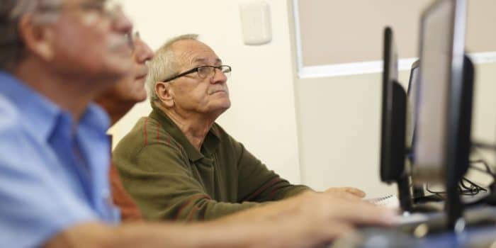 Estudio Nacional revela que 86% de personas mayores de 60 años utilizan internet y dispositivos electrónicos